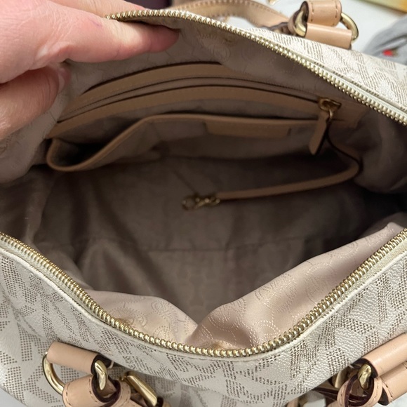 Michael Kors bag and wallet set - Picture 4 of 6